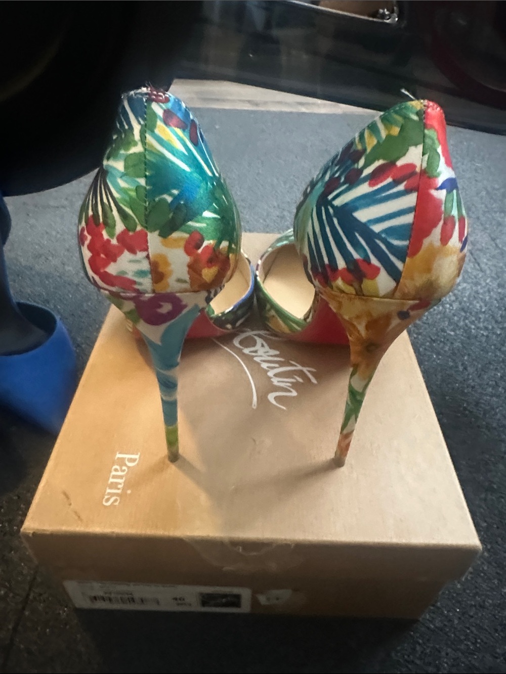 Christian Louboutin Iriza 100 crepe satin fleuri pumps - Picture 3 of 5